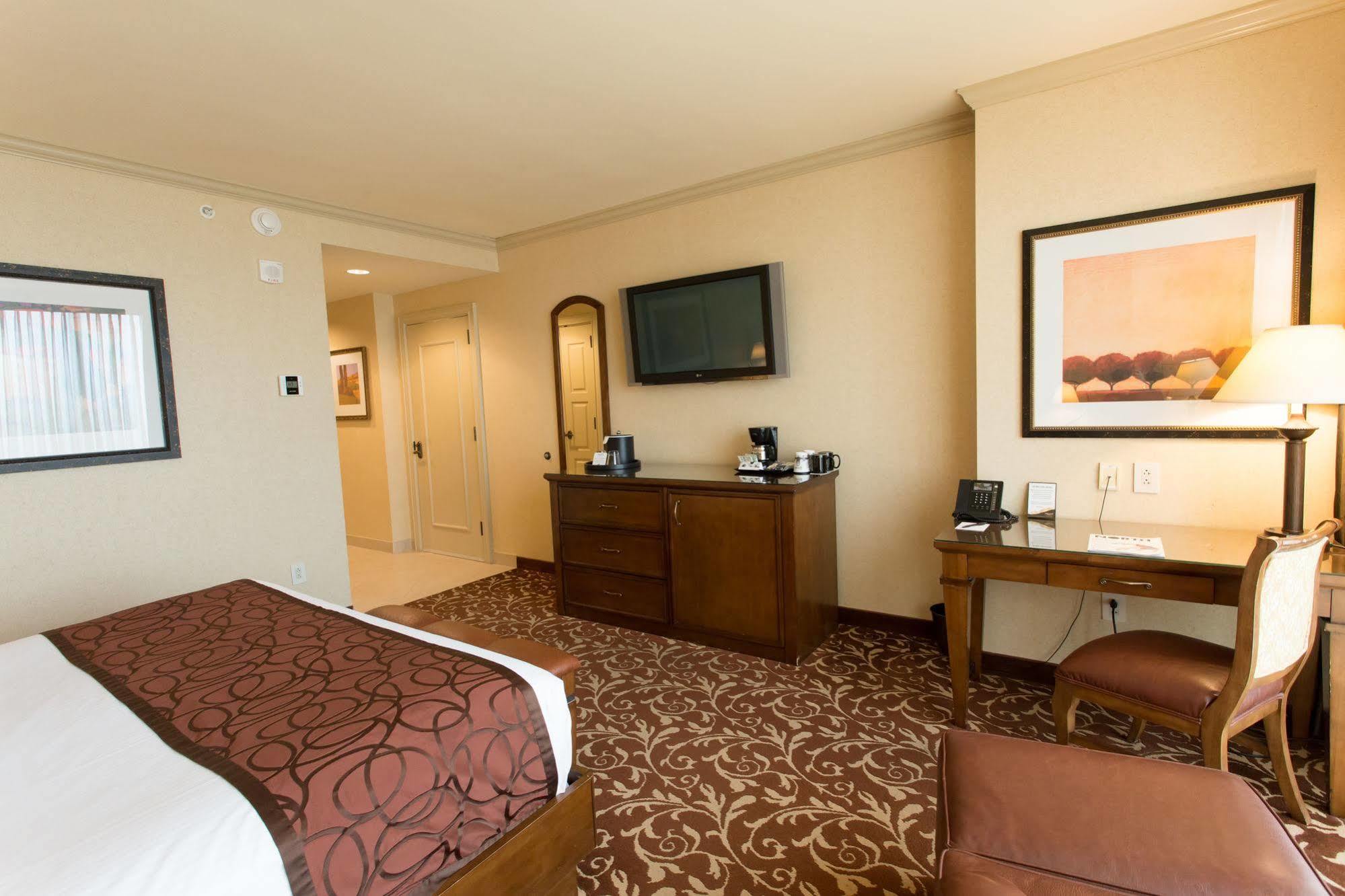 Argosy Casino Hotel & Spa Riverside Екстериор снимка
