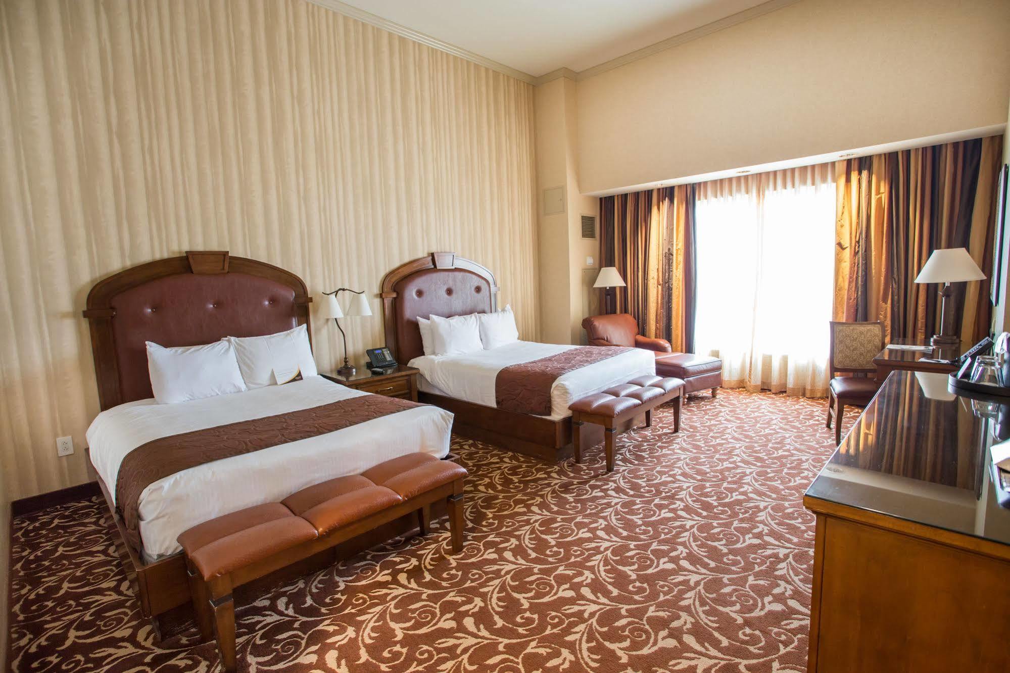 Argosy Casino Hotel & Spa Riverside Екстериор снимка